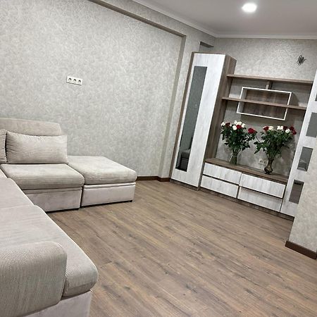 Three Palms Guest House Tbilisi Exterior foto