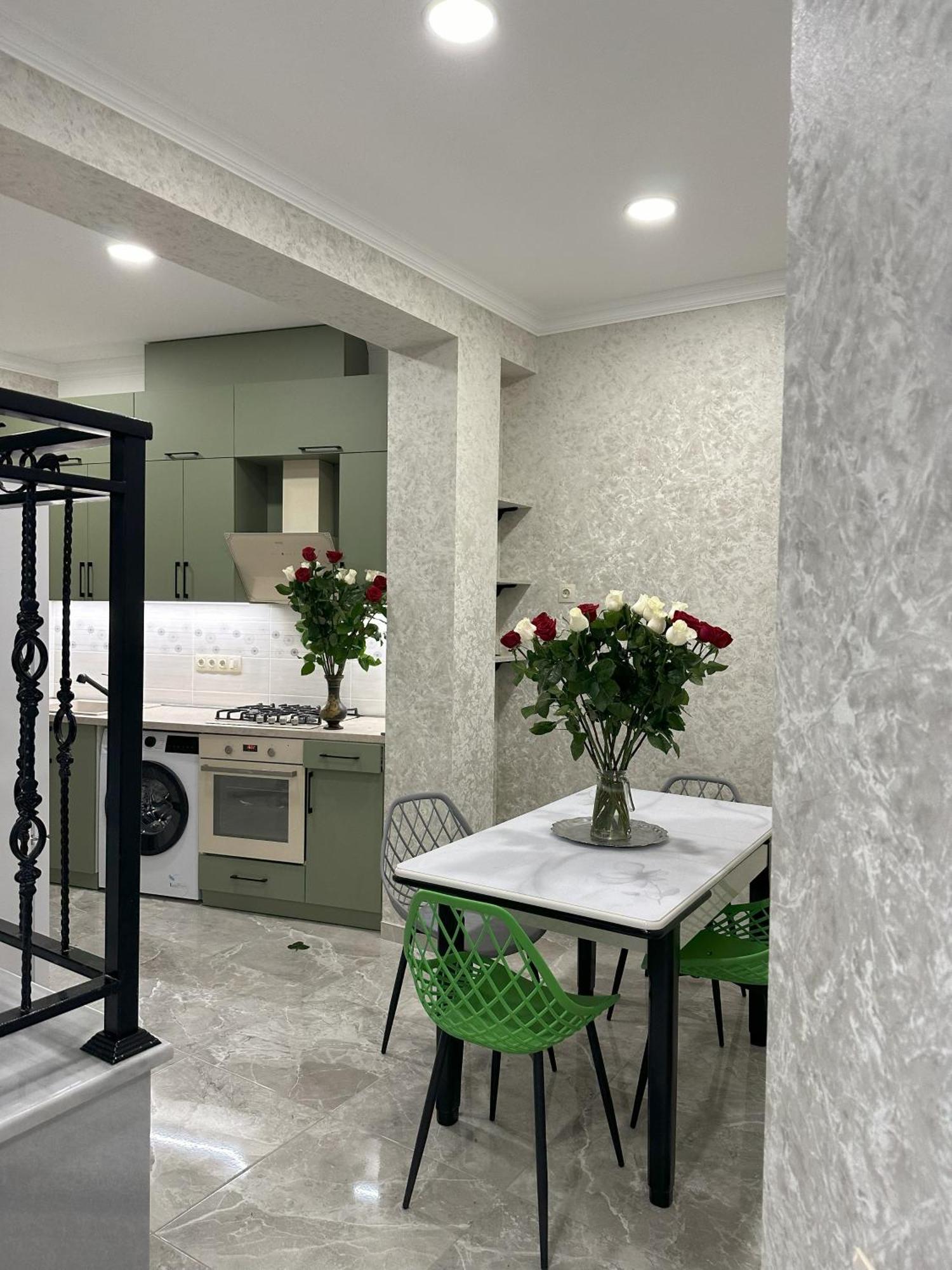 Three Palms Guest House Tbilisi Exterior foto