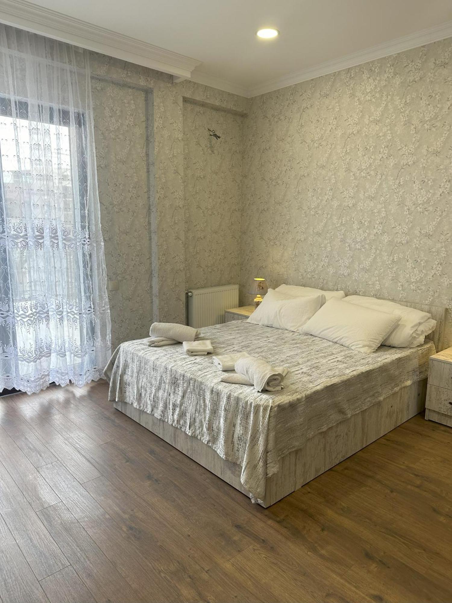 Three Palms Guest House Tbilisi Exterior foto